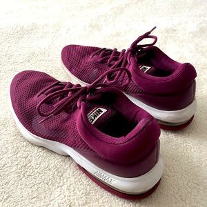 Nike burgundy airmax shoes